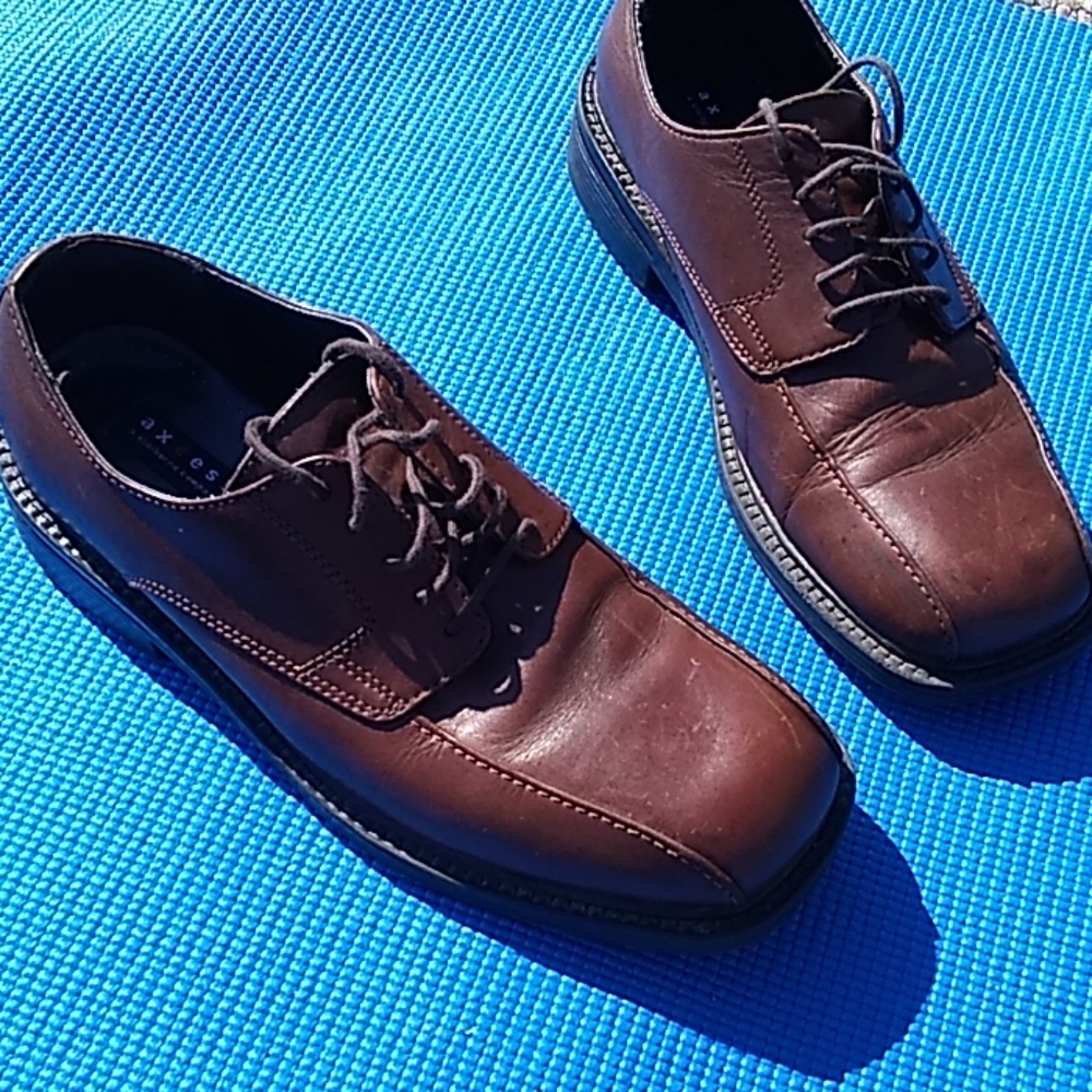 Axcess a Claiborne company leather shoes